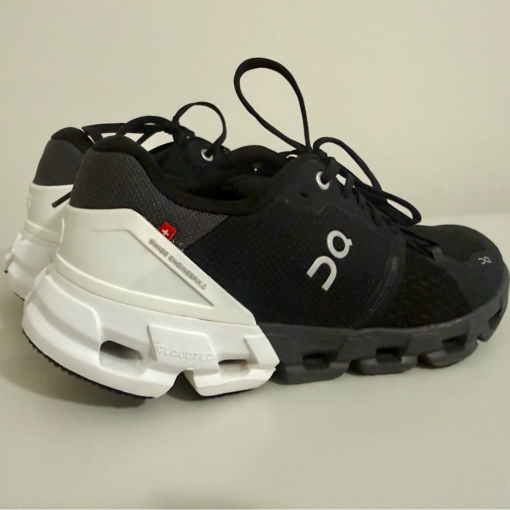 ON Cloudflyer 4 Women’s Running Shoes – Black/White – Size 9.5